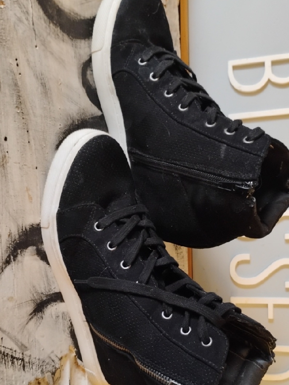 Steve Madden Black High-Top Sneakers with Lace-Up and Zipper